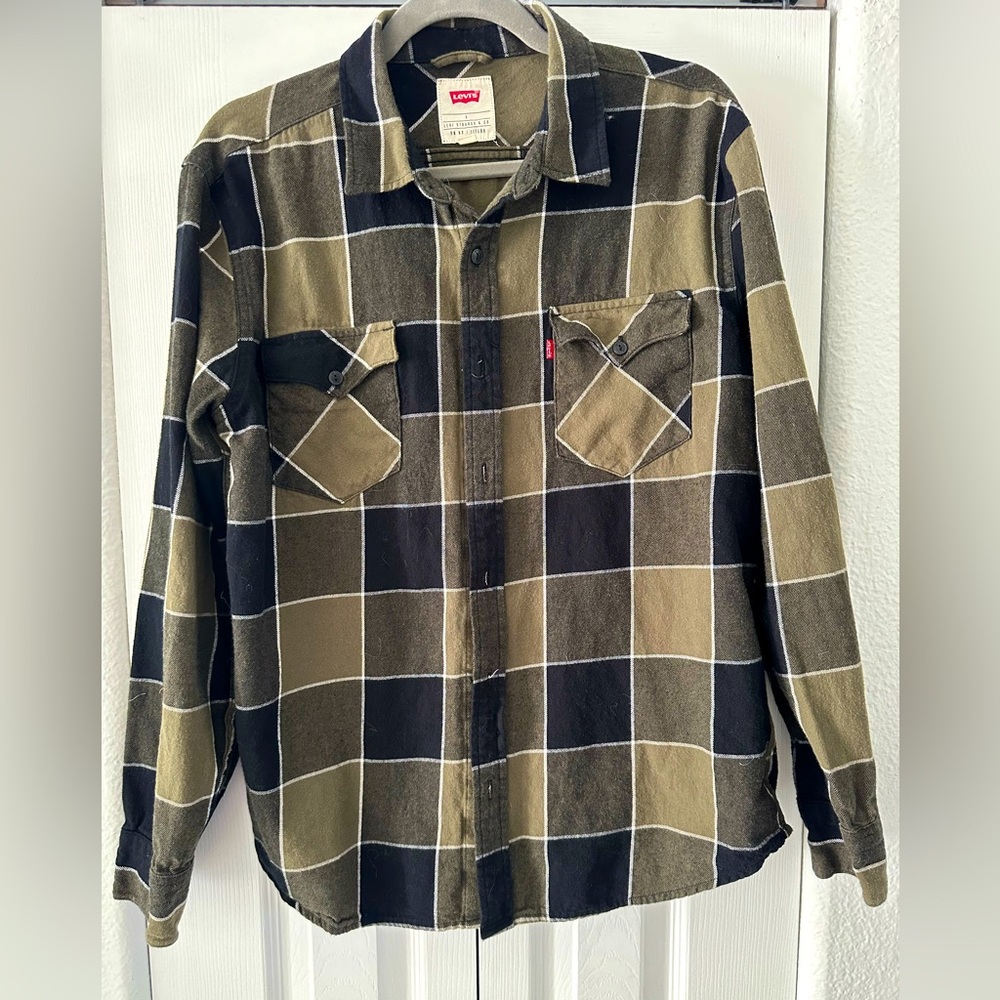 Levi’s flannel. Green, black, brown. Men’s size large.